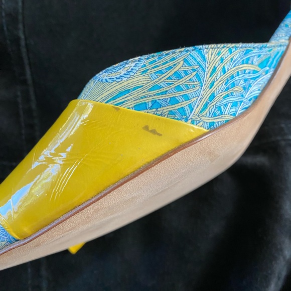 Butter Peacock Leather Kitten Heel shoes.  Never worn - Picture 8 of 8